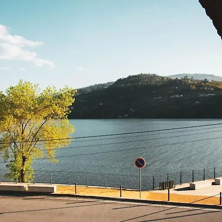 Douro Bay House *